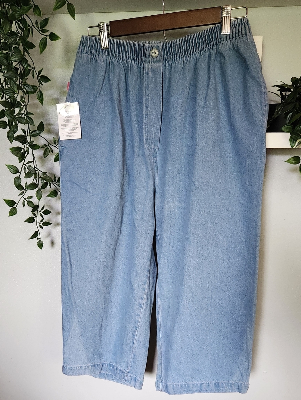 Tendy Summer Light Wash Elastic Waist Pull-On Capri Pants